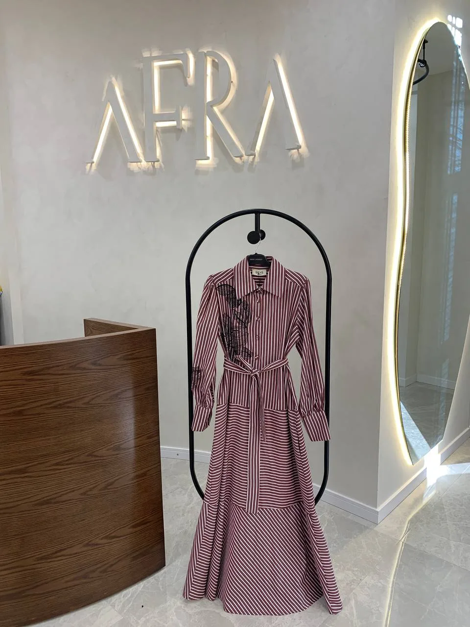 Beys Enine Çizgili Çiçek Detaylı Elbise - Kırmızı