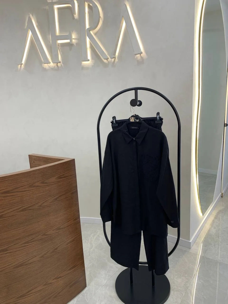 My8 Design Çiçek Detaylı Takım - Siyah